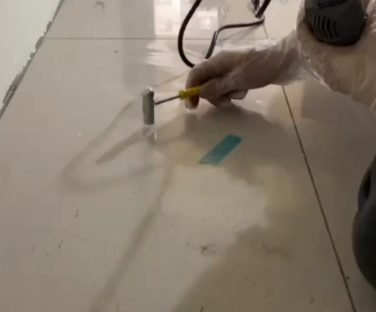 淮南市瓷砖开裂维修公司专业分享瓷砖在铺贴前如果没有沥干水分，将会导致以下问题